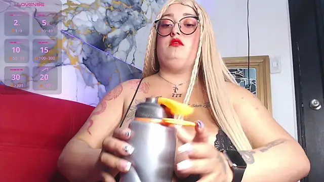 Snapshot of Alicee_stone_ chatting on April 10, 8:02 pm Alicee stone online show from April 10, 8:02 pm