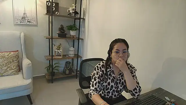 Snapshot of _Victoria_Collins chatting on June 5, 11:05 am Victoria Collins online show from June 5, 11:05 am