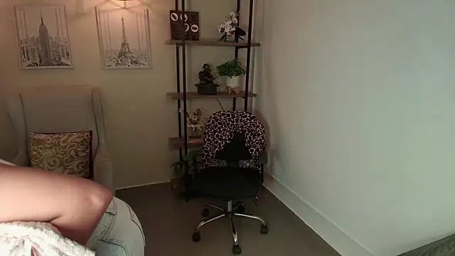 Snapshot of _Victoria_Collins chatting on June 17, 11:12 am Victoria Collins online show from June 17, 11:12 am
