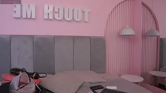 Susan wall online show from April 1, 1:12 pm