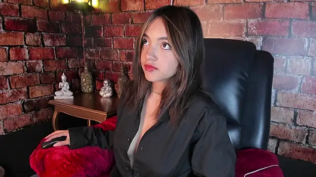 Snapshot of Victoriaa2_Doll chatting on February 18, 12:45 pm Victoriaa2 Doll online show from February 18, 12:45 pm