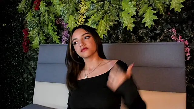 Victoriaa2 Doll online show from May 7, 11:59 am
