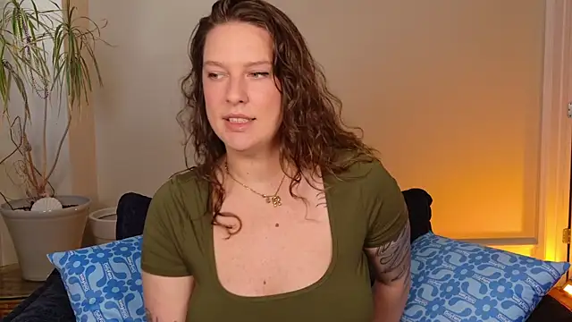 Snapshot of rach_oneill chatting on June 10, 7:13 pm rach oneill online show from June 10, 7:13 pm