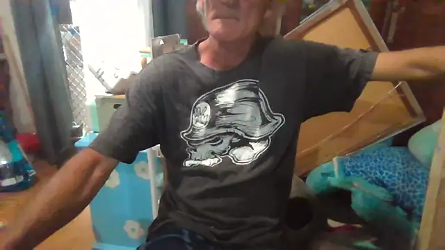 Lovyourpuss online show from March 1, 10:12 pm