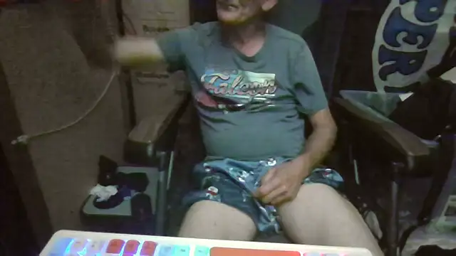Lovyourpuss online show from May 17, 2:02 pm