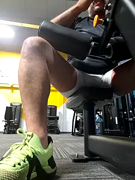 Snapshot of CloudyMuscleBeefy chatting on October 5, 12:53 am CloudyMuscleBeefy online show from October 5, 12:53 am