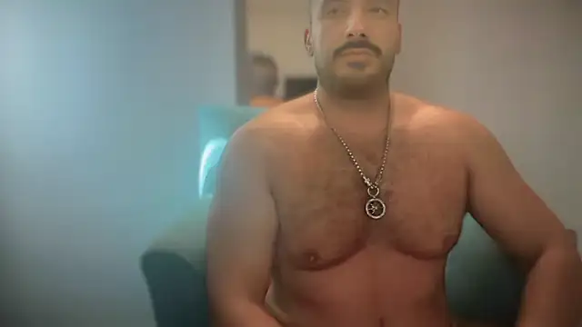 Snapshot of CloudyMuscleBeefy chatting on October 6, 12:46 pm CloudyMuscleBeefy online show from October 6, 12:46 pm