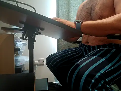 Snapshot of CloudyMuscleBeefy chatting on October 9, 1:20 pm CloudyMuscleBeefy online show from October 9, 1:20 pm