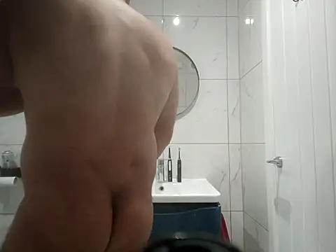 Snapshot of CloudyMuscleBeefy chatting on October 10, 6:18 pm CloudyMuscleBeefy online show from October 10, 6:18 pm