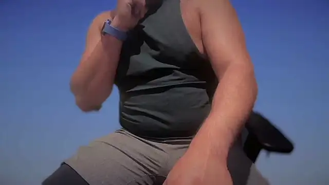 Snapshot of CloudyMuscleBeefy chatting on October 16, 3:57 pm CloudyMuscleBeefy online show from October 16, 3:57 pm