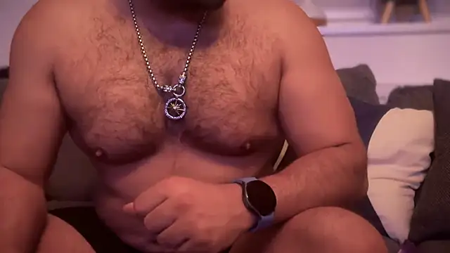 Snapshot of CloudyMuscleBeefy chatting on October 18, 11:27 pm CloudyMuscleBeefy online show from October 18, 11:27 pm