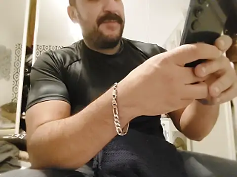 Snapshot of CloudyMuscleBeefy chatting on October 26, 4:46 pm CloudyMuscleBeefy online show from October 26, 4:46 pm