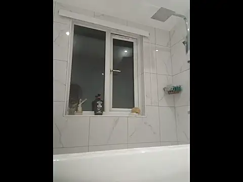 Snapshot of CloudyMuscleBeefy chatting on October 28, 7:27 pm CloudyMuscleBeefy online show from October 28, 7:27 pm