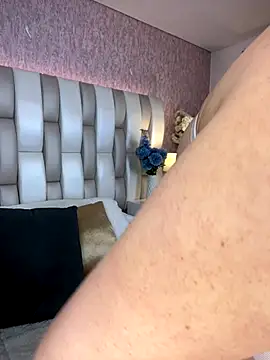 Snapshot of valt_ chatting on September 18, 8:00 pm valt online show from September 18, 8:00 pm