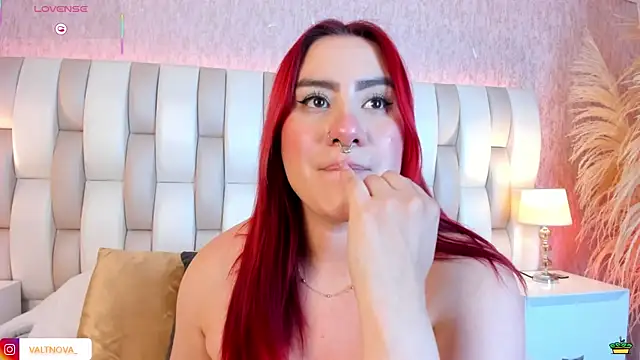 Snapshot of valt_ chatting on October 17, 8:33 pm valt online show from October 17, 8:33 pm