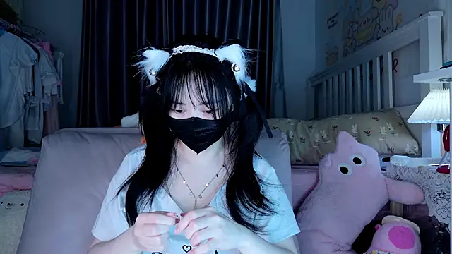 love-uiui online show from February 12, 12:00 pm