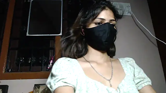 Isha Sax online show from October 9, 8:29 pm