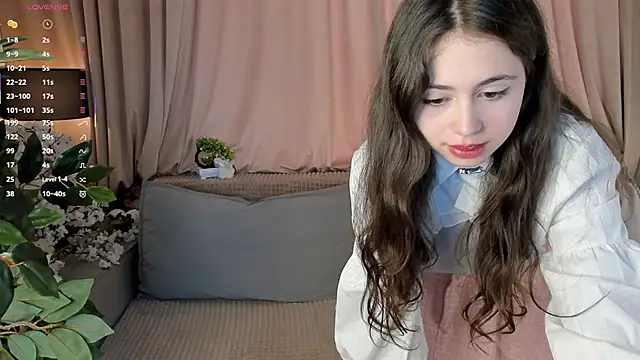 JulianaChapel online show from November 2, 8:17 am