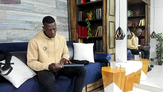 MarcusBlack  online show from May 15, 11:50 am