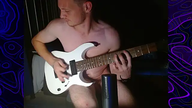 Snapshot of lustylyndon chatting on October 13, 4:23 am lustylyndon online show from October 13, 4:23 am