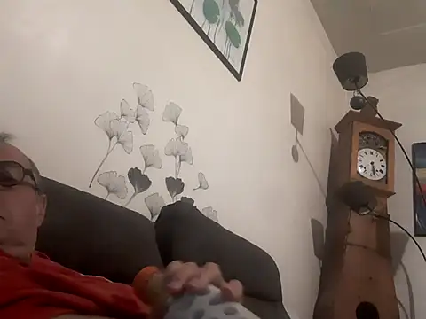 Vince072 online show from September 19, 4:25 am