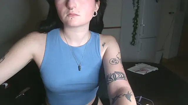 Snapshot of Violett3333 chatting on December 2, 4:35 pm Violett3333 online show from December 2, 4:35 pm