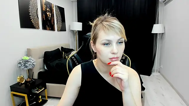 Snapshot of LindaSandy_1 chatting on March 7, 7:38 am LindaSandy 1 online show from March 7, 7:38 am