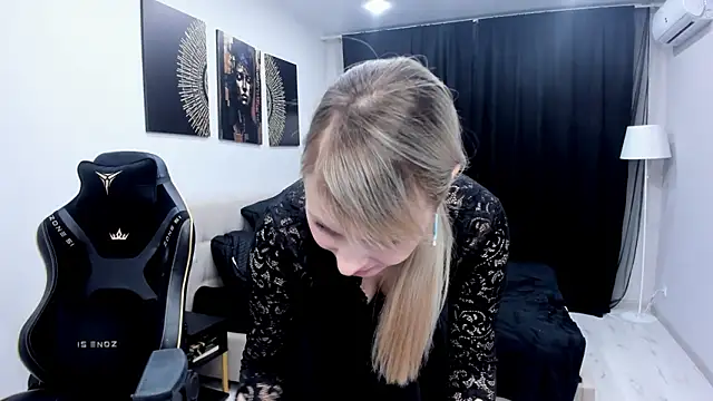 Snapshot of LindaSandy_1 chatting on March 15, 7:14 am LindaSandy 1 online show from March 15, 7:14 am