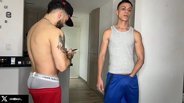 Snapshot of zoneboys chatting on November 14, 10:51 pm zoneboys online show from November 14, 10:51 pm