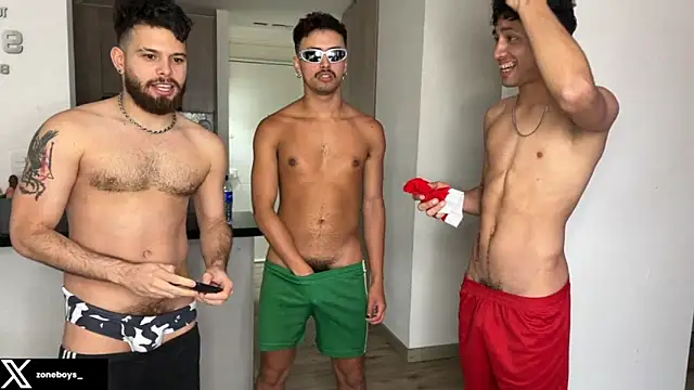 Snapshot of zoneboys chatting on December 16, 10:15 pm zoneboys online show from December 16, 10:15 pm