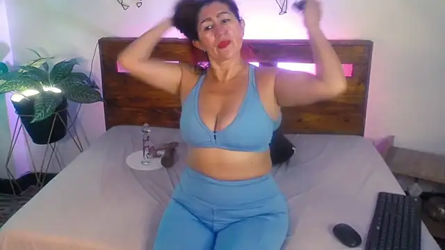 Snapshot of Yeseniaa25_ chatting on September 23, 7:06 pm Yeseniaa25 online show from September 23, 7:06 pm