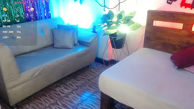 Snapshot of Yeseniaa25_ chatting on October 10, 3:33 pm Yeseniaa25 online show from October 10, 3:33 pm