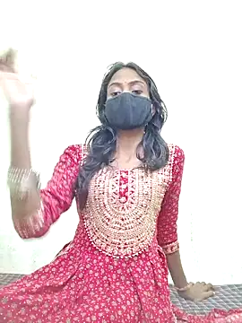 Snapshot of Riya_R24 chatting on November 6, 8:04 am Riya R24 online show from November 6, 8:04 am