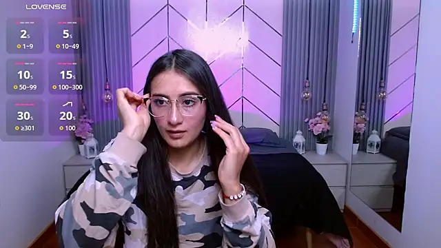 alesiamoore online show from March 11, 2:01 pm