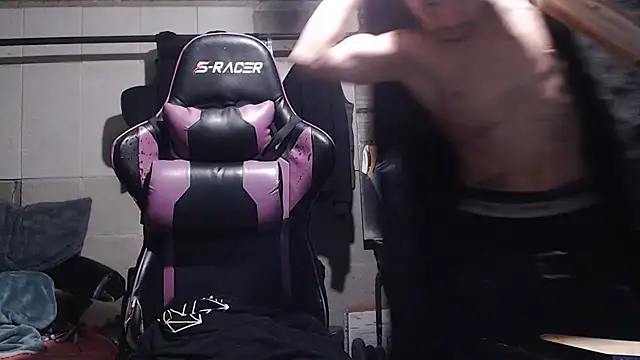 Snapshot of mastertrap chatting on December 15, 5:55 am mastertrap online show from December 15, 5:55 am