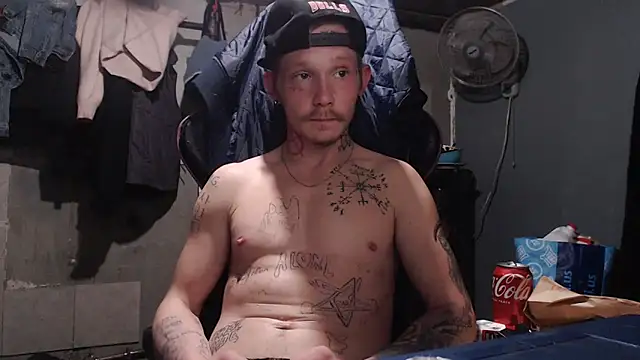 Snapshot of mastertrap chatting on December 16, 5:23 am mastertrap online show from December 16, 5:23 am