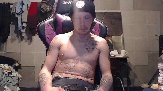 Snapshot of mastertrap chatting on January 7, 8:39 am mastertrap online show from January 7, 8:39 am