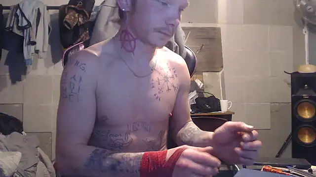 Snapshot of mastertrap chatting on January 9, 7:33 am mastertrap online show from January 9, 7:33 am