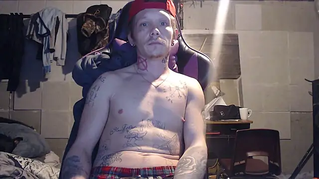 Snapshot of mastertrap chatting on January 9, 11:50 pm mastertrap online show from January 9, 11:50 pm