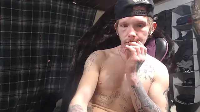 Snapshot of mastertrap chatting on February 13, 2:18 am mastertrap online show from February 13, 2:18 am