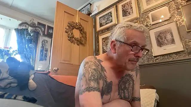 poggles online show from March 26, 3:28 pm