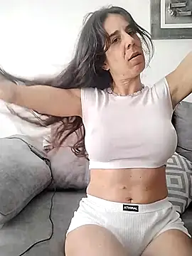 Snapshot of agustinalatina chatting on February 5, 11:37 am agustinalatina online show from February 5, 11:37 am