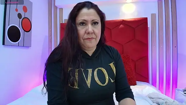 EmmaJhomson online show from April 28, 12:43 pm