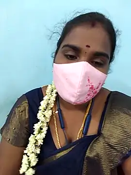 Snapshot of Tamil_riyalini12 chatting on April 18, 7:07 pm Tamil riyalini12 online show from April 18, 7:07 pm