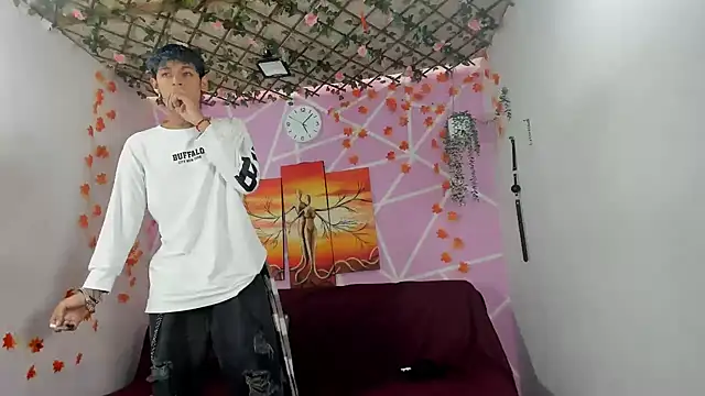 Snapshot of Bastian_boyshot77 chatting on September 30, 7:19 pm Bastian boyshot77 online show from September 30, 7:19 pm