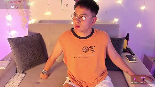 Snapshot of Young_Ben chatting on July 10, 7:01 am Young Ben online show from July 10, 7:01 am