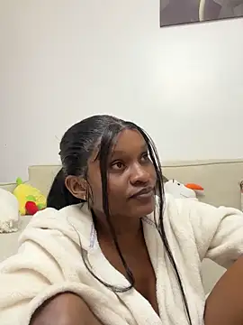 Lil-shawrie online show from October 5, 8:18 pm