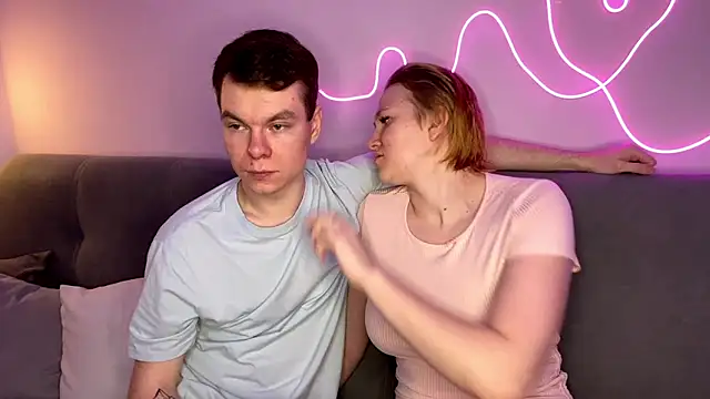 julielourens online show from October 13, 7:19 am