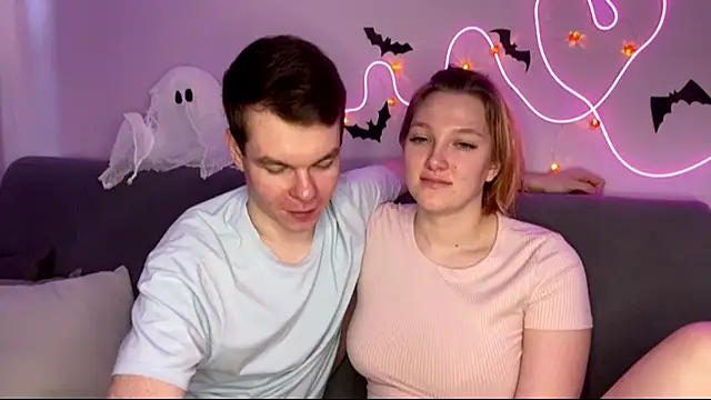 julielourens online show from October 27, 8:18 am