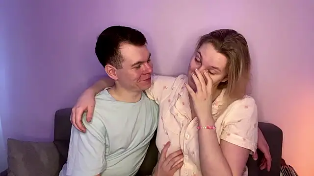 julielourens online show from March 19, 7:01 am